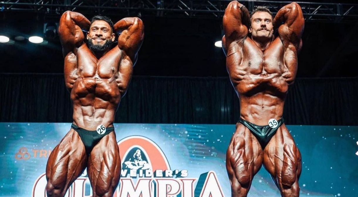 Ramon Dino e Chris Bumstead durante a disputa do Mr. Olympia 2023