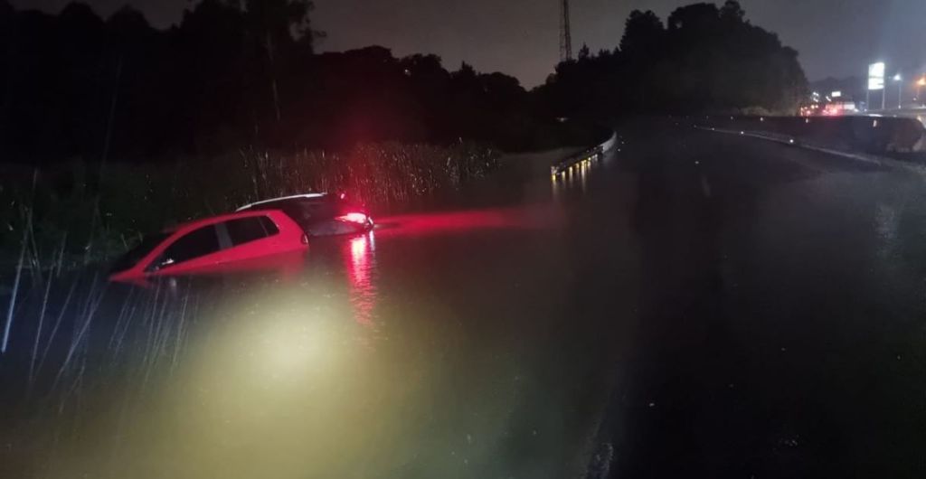 alagamento em rodovia no Paraná