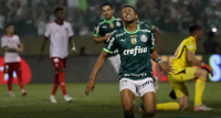 Rony volta a marcar pelo Palmeiras após três meses e chora