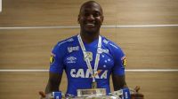 Sassá, ex-Cruzeiro, se arrepende de soco em Mayke: “Doeu muito”