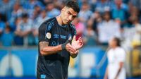 Comprimidos e Voltaren injetável: como Suárez suportou temporada no Grêmio