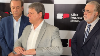 Em coletiva de imprensa, governador do estado diz que "não existe almoço grátis" sobre o congelamento dos preços das passagens