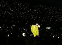 Taylor Swift realiza segundo show no país sem citar mortos no RJ