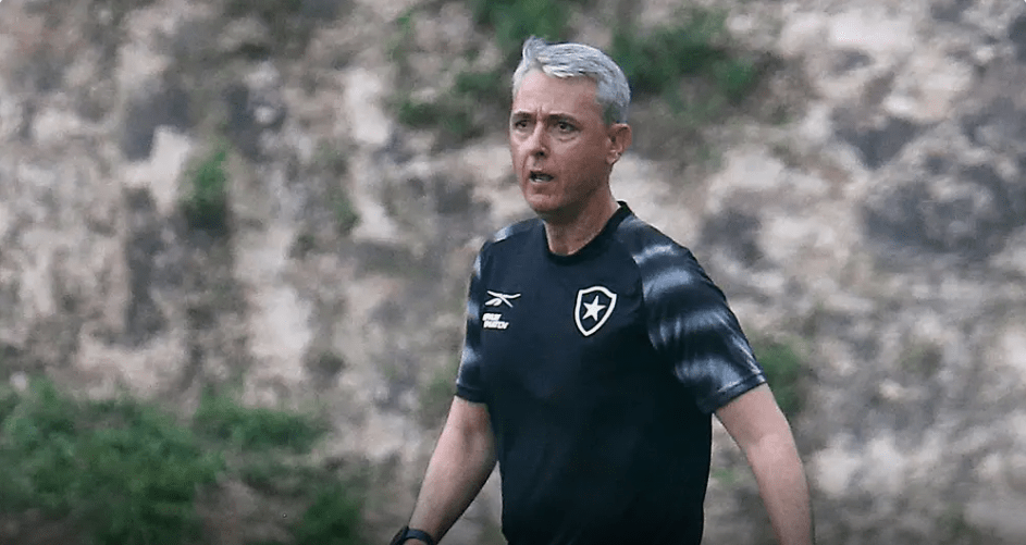 Tiago Nunes segue no comando do Botafogo para 2024