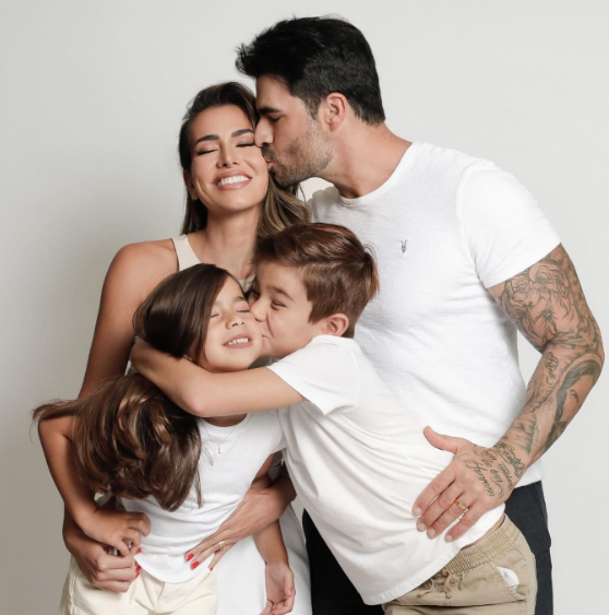 Foto em família com Adriana Sant'anna e Rodrigão com seus dois filhos, Rodrigo e Lina