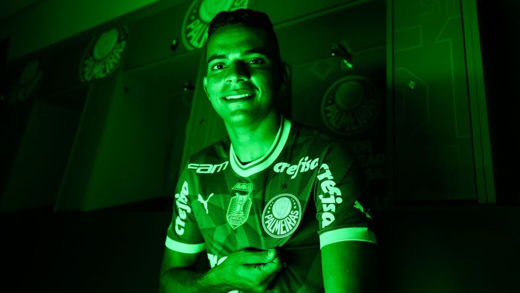 Bruno Rodrigues com a camisa do Palmeiras