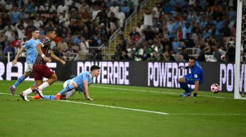 Julián Álvarez, do time inglês, balançou as redes do goleiro Fábio aos 40 segundos de jogo