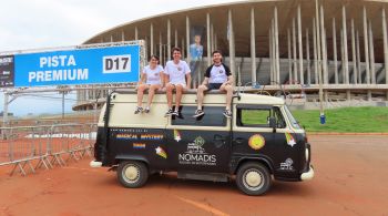 Giullia, Gustavo e Heitor se conheceram na fila de apresentação do ex-Beatle em 2012 e estão viajando para assistir a todas as performances do cantor