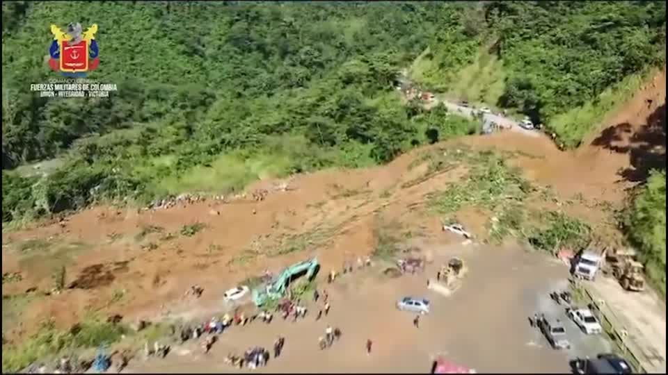 Drone mostra estragos de deslizamento que deixou 23 mortos na Colômbia