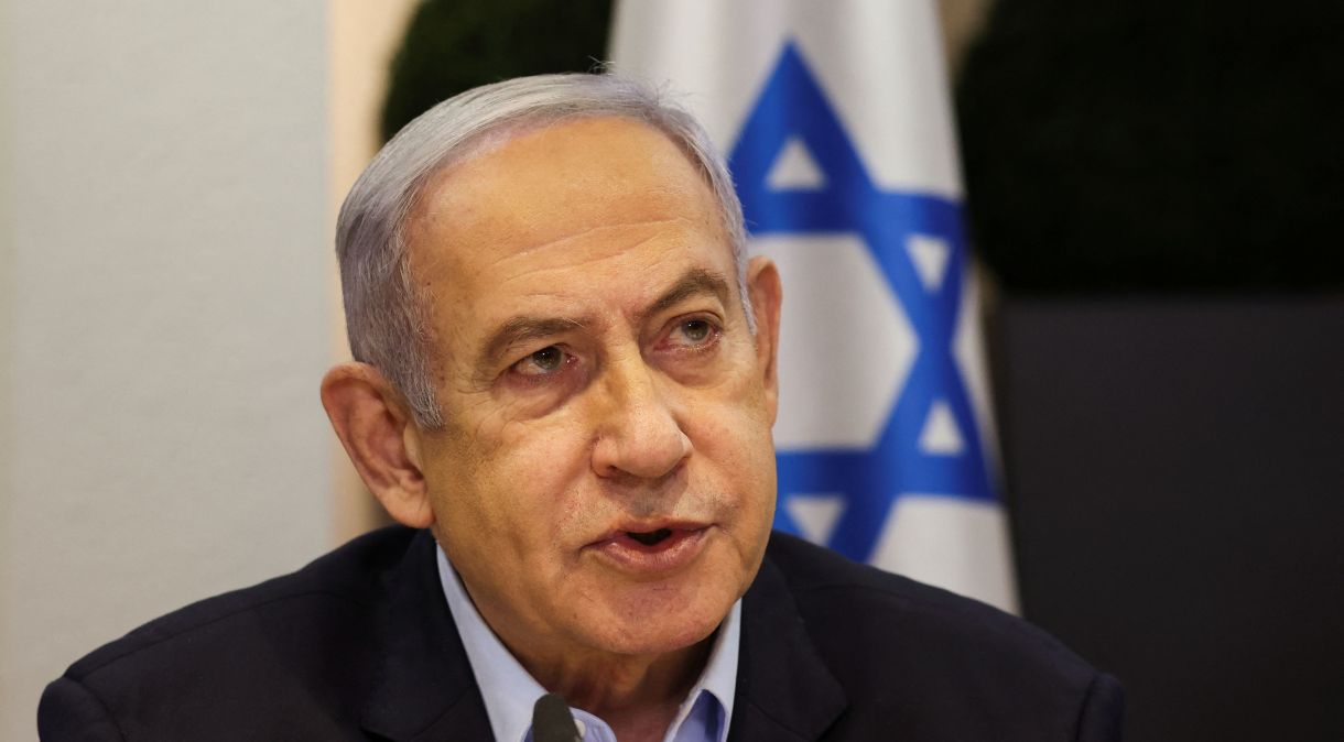Primeiro-ministro de Israel, Benjamin Netanyahu, durante reunião semanal de gabinete em Tel Aviv07/01/2024 REUTERS/Ronen Zvulun/Pool