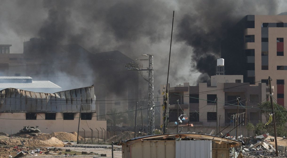 Ataque israelense em Khan Younis, sul de Gaza 25/1/2024 REUTERS/Ibraheem Abu Mustafa