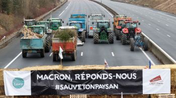 Agricultores franceses e belgas montaram dezenas de bloqueios em rodovias e estradas 