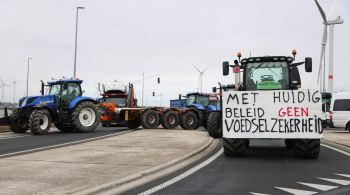 Agricultores franceses e belgas montaram dezenas de bloqueios em rodovias