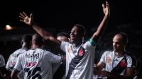 Com titulares, Vasco vence o Madureira pelo Carioca