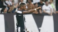 Botafogo vence o Sampaio Corrêa e assume liderança provisória do Carioca