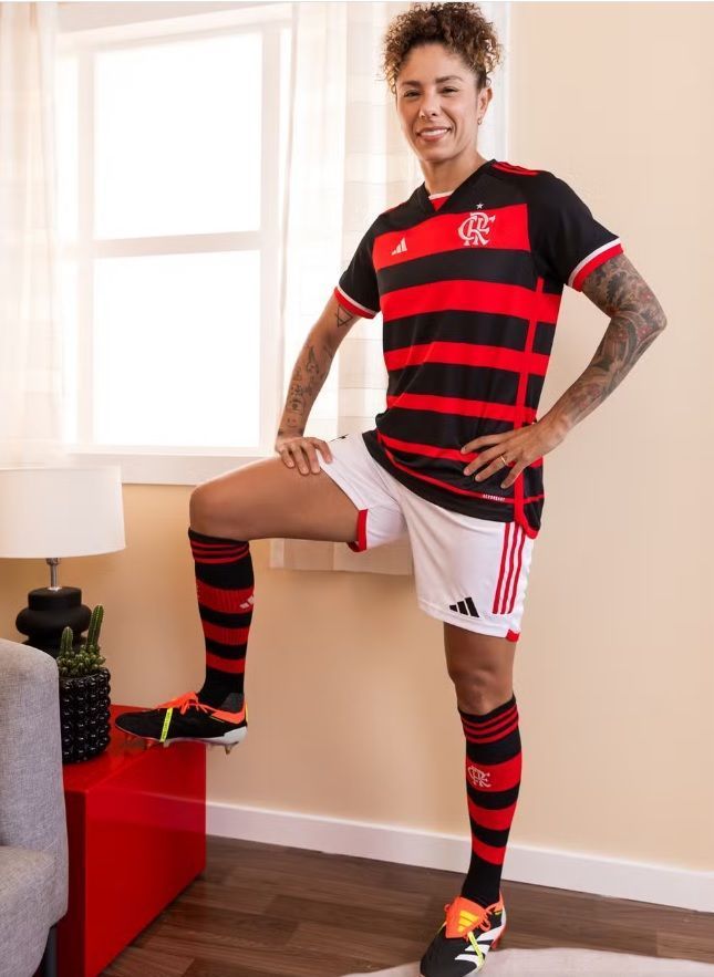 Cristiane com o novo uniforme do Flamengo