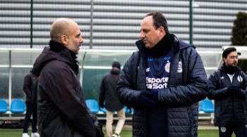 Técnicos Rogério Ceni e Pep Guardiola conversaram durante os treinos no CT do Manchester City