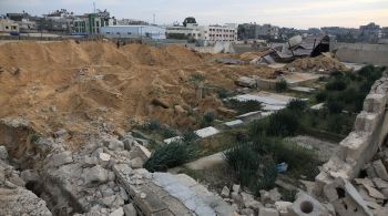 Lápides foram destruídas, o solo revolvido e corpos foram desenterrados em cemitérios palestinos; Cenas não se repetiram em cemitérios onde há judeus e cristãos enterrados, mostram imagens