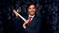 Vencedor do Puskás revela à CNN que sonha em jogar a Premier League