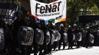 Mais de 130 mil pessoas se reuniram nas ruas da capital Buenos Aires, segundo a polícia
