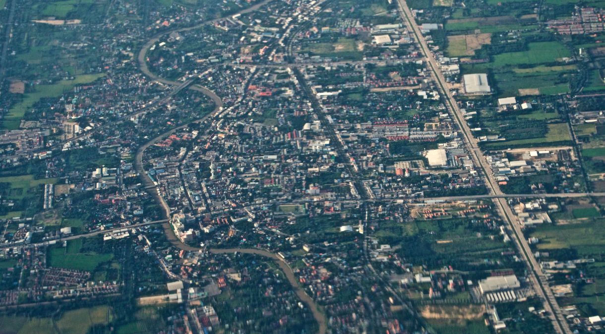 Vista aérea da província de Suphan Buri, ao norte de Bangkok, na Tailândia.