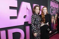 Lindsay Lohan vai a evento de estreia de "Meninas Malvadas: O Musical"