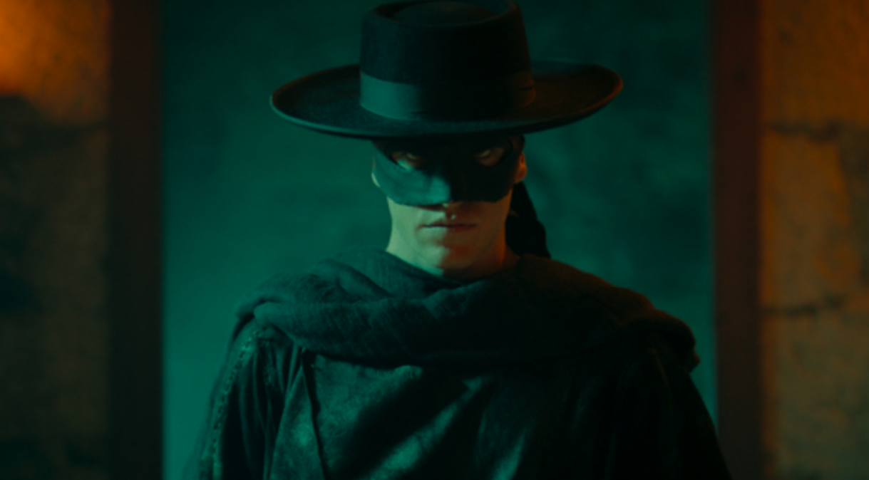 Ator Miguel Bernardeau interpretando personagem Zorro na nova série do Prime Video