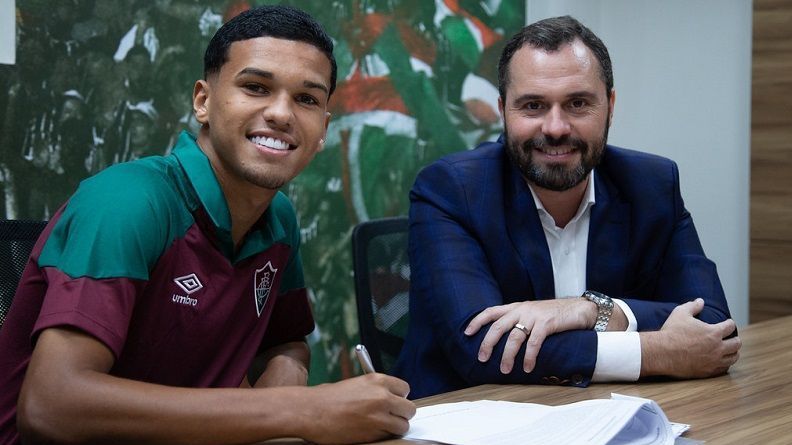 Riquelme Felipe tem vínculo com o Fluminense até março de 2028