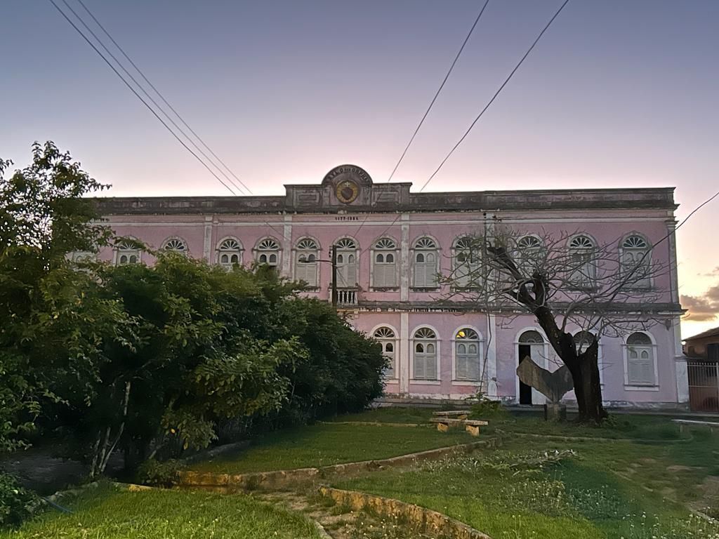 Escola Nossa Senhora do Bom Conselho é um dos prédios históricos esvaziados e interditados em Maceió (AL)