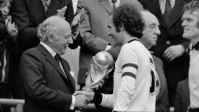 Após Zagallo e Beckenbauer, só há um campeão mundial como jogador e técnico vivo