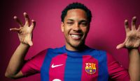 Vitor Roque é registrado pelo Barcelona; veja possível data de estreia