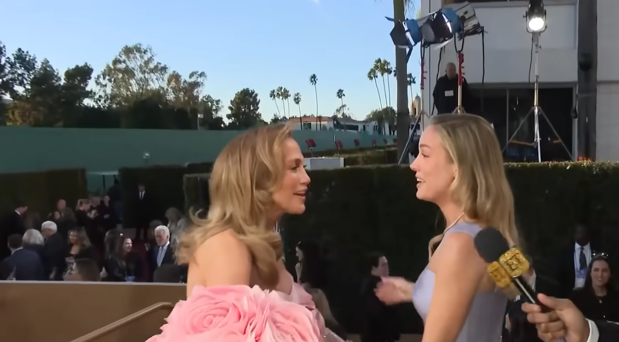 Brie Larson chora ao encontrar Jennifer Lopez no Globo de Ouro