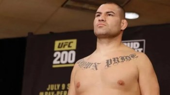 Cain Velasquez esteve no UFC Vegas 84 como corner e treinador de Gabriel Benitez