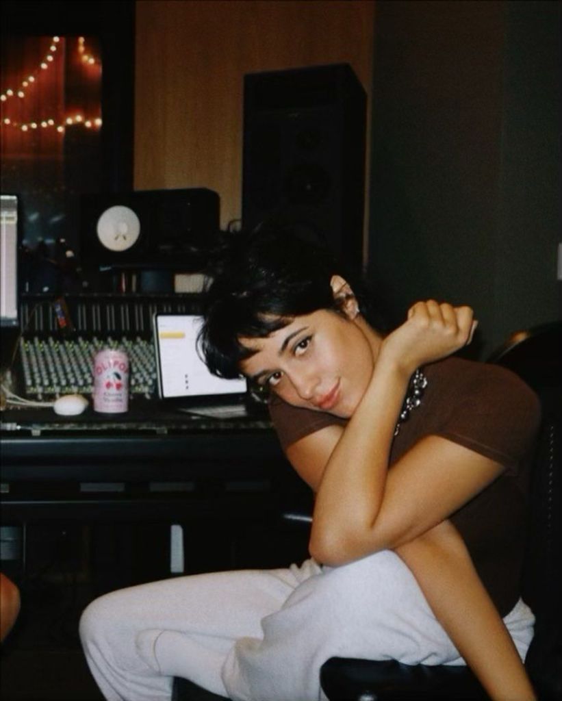 Camila Cabello compartilhou fotos dentro do estúdio em 2023