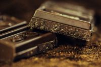 Chocolate amargo diminui fissura por cigarro, diz estudo brasileiro