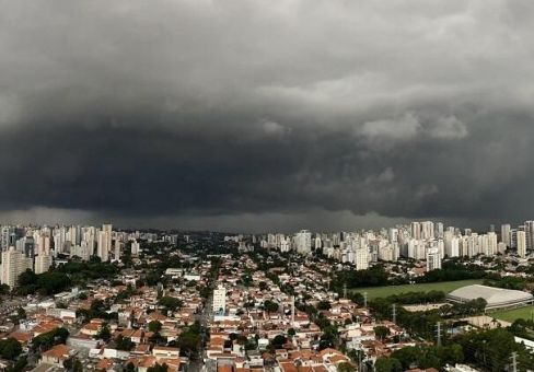 Chuvas em SP: 84 mil imóveis seguem sem luz na Região Metropolitana