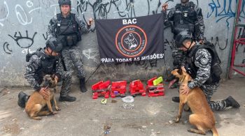 Corporação também retirou cerca de cinco toneladas de barricadas da comunidade 