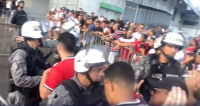 Torcedores do Santa Cruz sofrem violência na entrada da Arena PE; veja as imagens