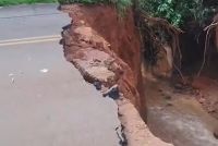 Chuva abre cratera em Rodovia no interior de São Paulo