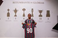 Fluminense anuncia contratação de Douglas Costa