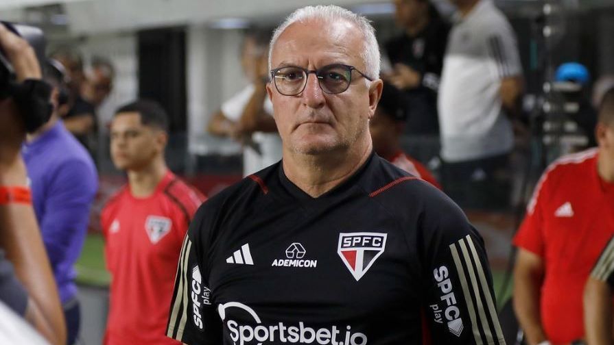 Dorival na partida entre São Paulo x Red Bul Bragantino. Ele está no SPFC desde abril de 2023