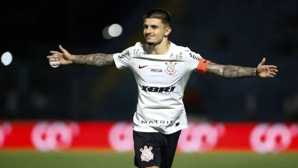 Léo Maná comemorando gol nas oitavas de final da Copinha