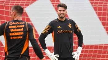 Goleiro sofreu lesão durante o primeiro tempo da vitória sobre o Avenida