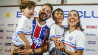 Filho de Everton Ribeiro canta hino do Flamengo, mas corrige: "Bahia, Bahia"; veja