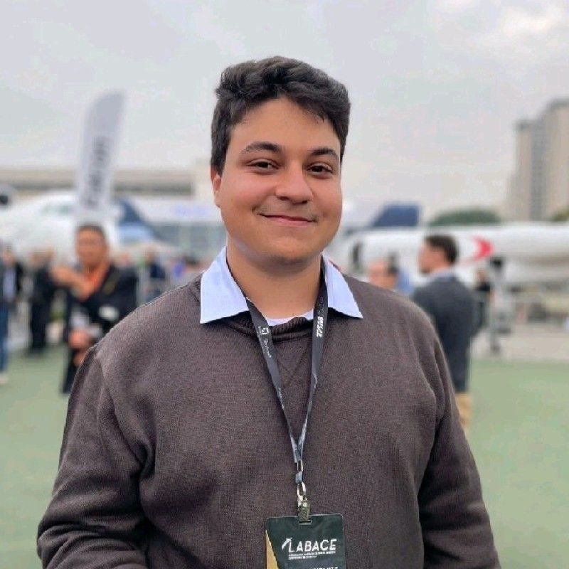 Gabriel de Almeida Quintão Araújo era copiloto do avião que caiu em Minas Gerais