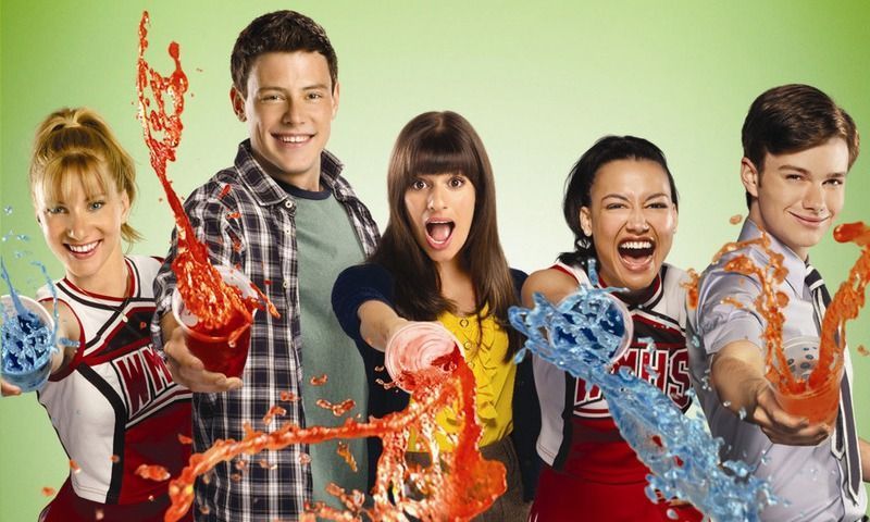 Criador de Glee faria um remake da série