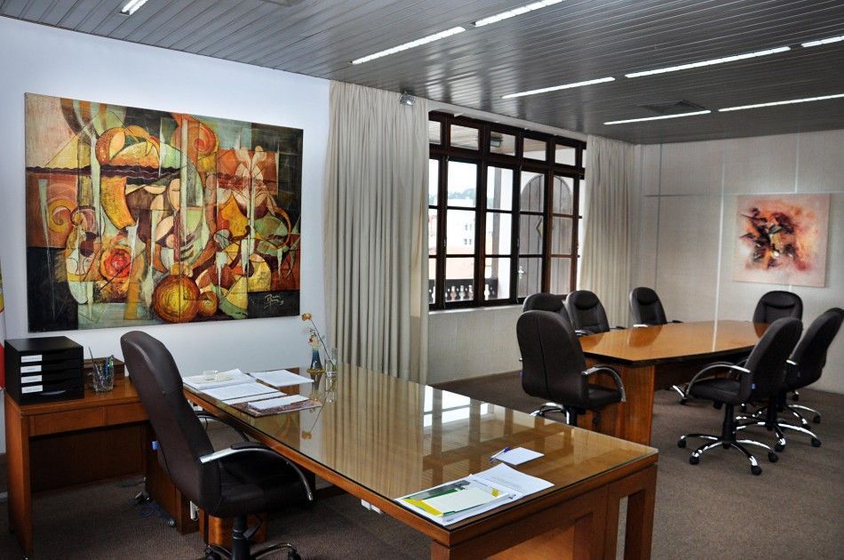 Imagem do gabinete da Prefeitura de Blumenau (SC); prefeitos serão escolhidos neste ano