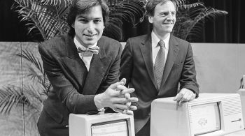 Em 24 de janeiro de 1984, Steve Jobs apresentou o computador pessoal Apple Macintosh 128K ao mundo
