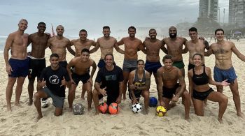 Ator de novelas posou para foto com os atletas no Rio de Janeiro