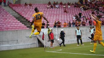 O Retrô marcou quatro gols no primeiro tempo e sacramentou a vitória diante do Sport, por 4 a 2, nesta quarta-feira (17), na Arena de Pernambuco